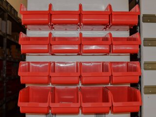 Suporte de parede para caixas empilh&aacute;veis u200bu200bH&uuml;nersdorff, tamanhos 1, 2, 3 e 4.